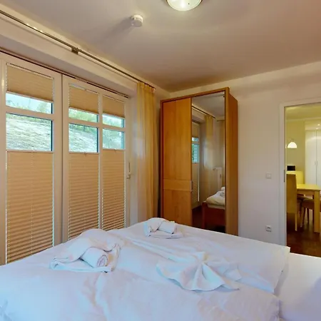 Lägenhet Strandnahe Fewos Mit 2 Schlafzimmern Und Terrasse Oder Balkon, Caspar David, Binz