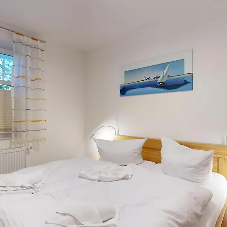 Strandnahe Fewos Mit 2 Schlafzimmern Und Terrasse Oder Balkon, Caspar David, Apartment