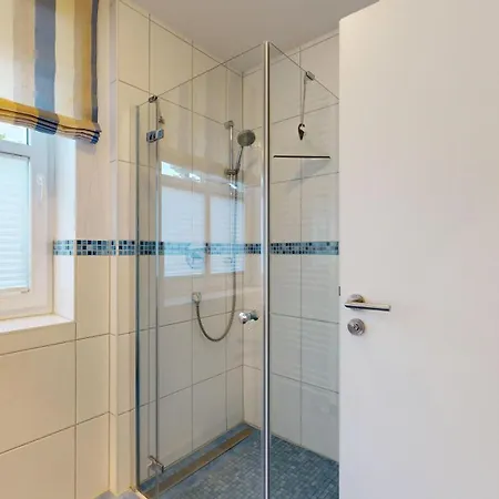 Strandnahe Mit 2 Schlafzimmern Und Terrasse Oder Balkon, Caspar David, * بينز