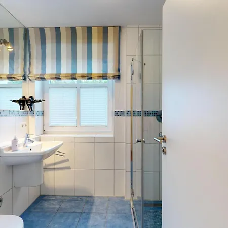 Strandnahe Fewos Mit 2 Schlafzimmern Und Terrasse Oder Balkon, Caspar David, Lägenhet Binz